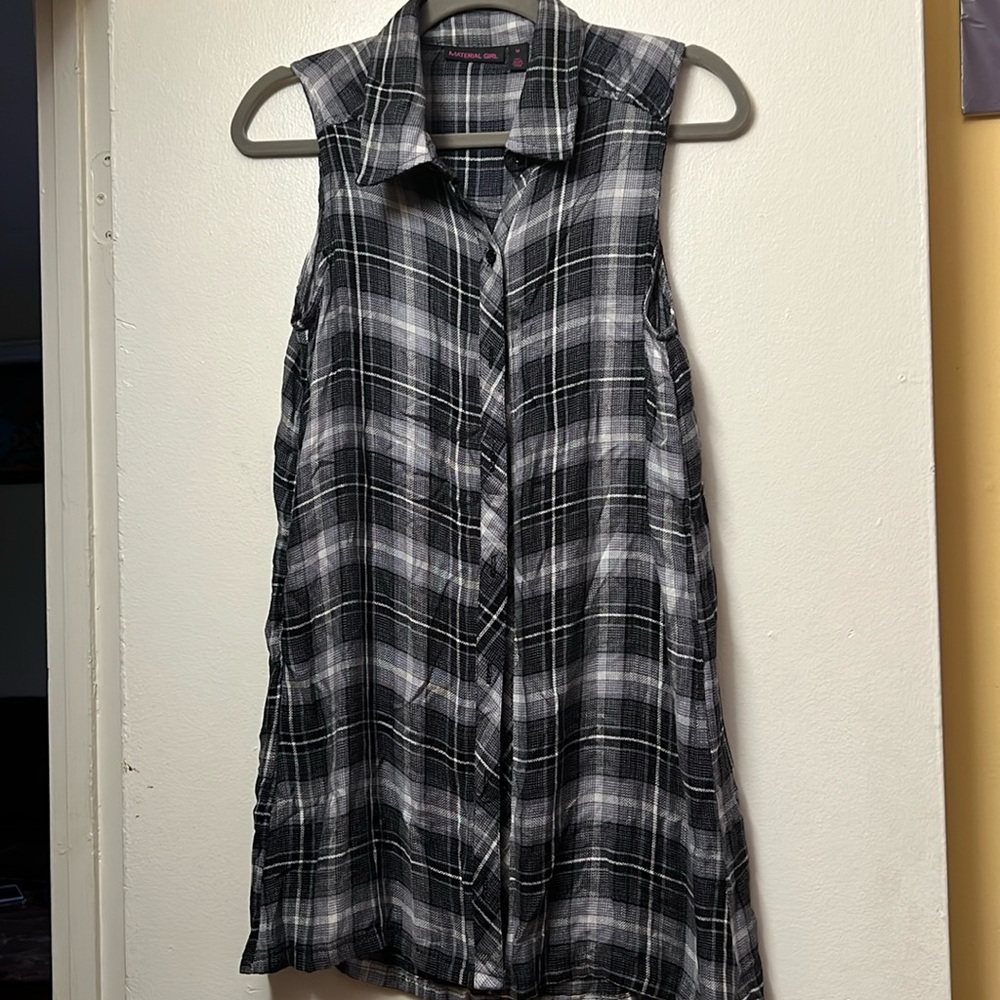 Girls sleeveless plaid flannel button up shirt